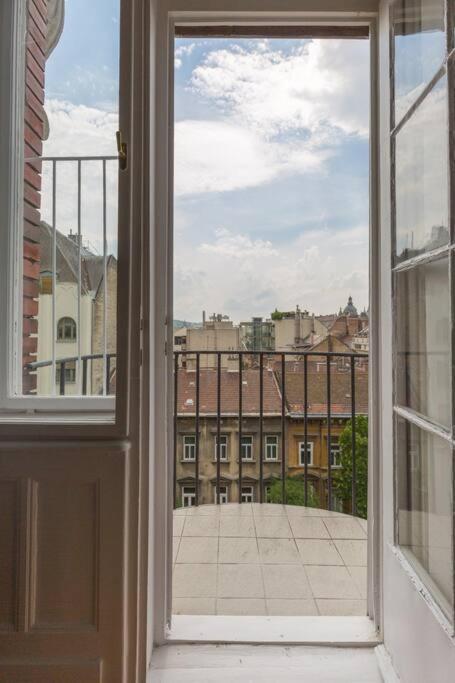 Grand Luxury On The Budapest Broadway W Jacuzzi Екстер'єр фото
